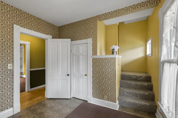 11 North ST, East Dundee, IL 60118