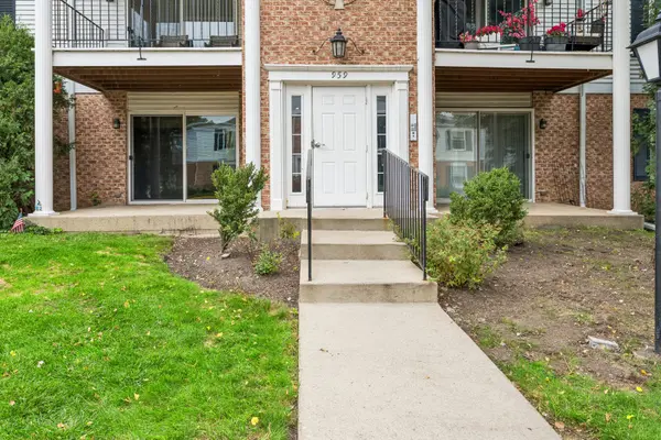 959 GOLF COURSE RD #1, Crystal Lake, IL 60014