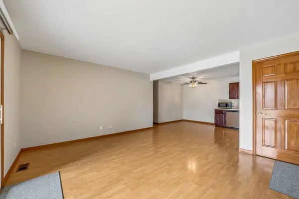 959 GOLF COURSE RD #1, Crystal Lake, IL 60014