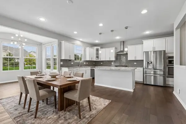 43 Palisades BLVD, Hawthorn Woods, IL 60047