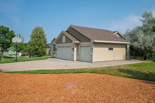 16185 Inglewood DR, Lakeville, MN 55044