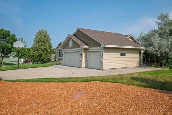 16185 Inglewood DR, Lakeville, MN 55044