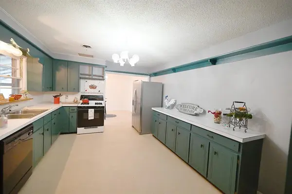 17 Hillcrest ST, Perry, OK 73077