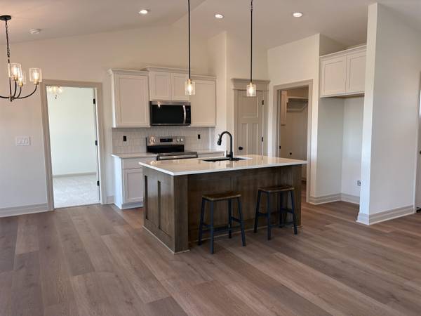 213 E Hanscom St, Derby, KS 67037