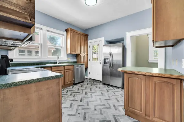817 W Walnut ST, Springfield, MO 65806