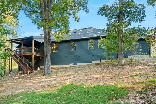 1800 Yoachum DR, Nixa, MO 65714