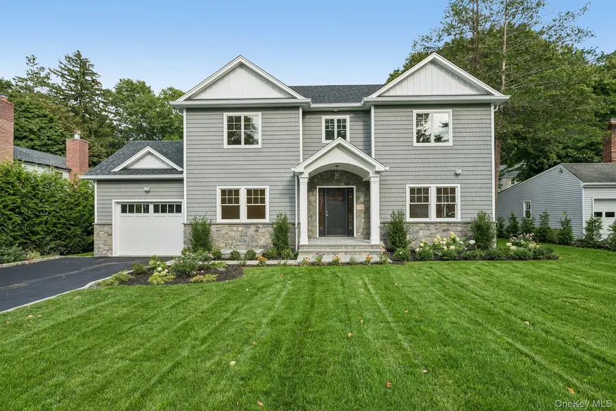 12 Orchard Meadow RD, East Williston, NY 11596