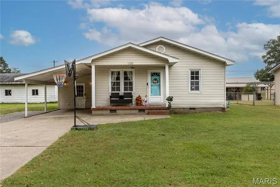 108 S West ST, Oran, MO 63771