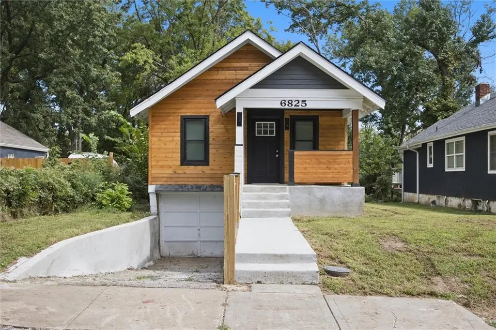 6825 S Benton AVE, Kansas City, MO 64132
