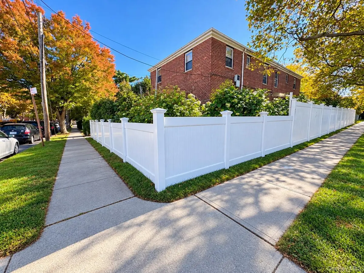 160-06 75th RD #3, Fresh Meadows, NY 11366