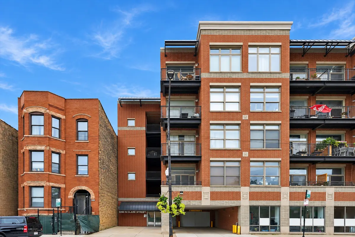 3260 N Clark ST #304, Chicago, IL 60657