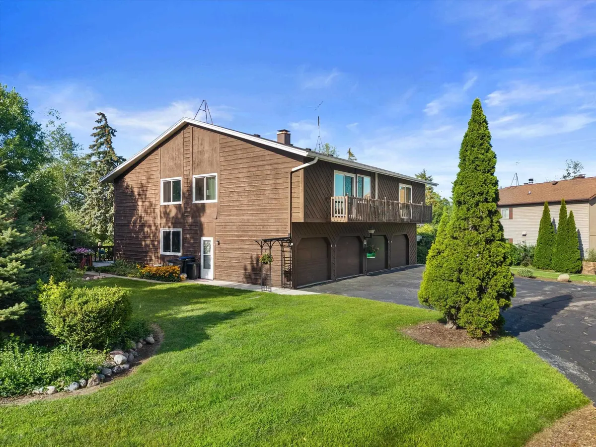 2626 CROSS CREEK DR #D, Sheboygan, WI 53081