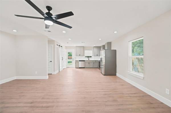 125 Discovery LN, San Marcos, TX 78666