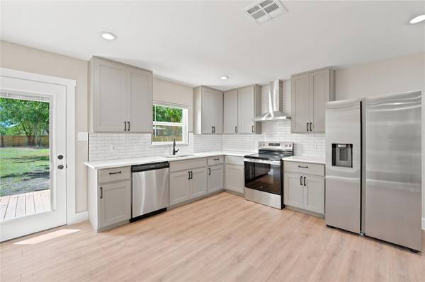 125 Discovery LN, San Marcos, TX 78666