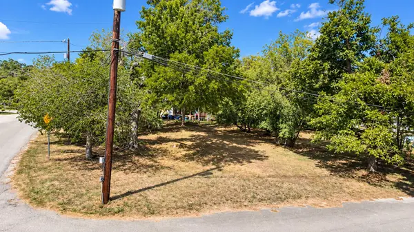 917 Proctor ST, Lockhart, TX 78644