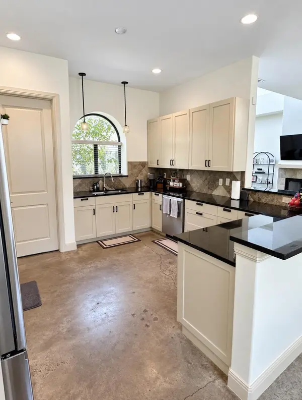 2316 Thornton RD #B, Austin, TX 78704