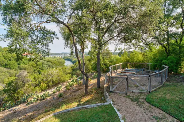 102 Canyon CIR W, Austin, TX 78746