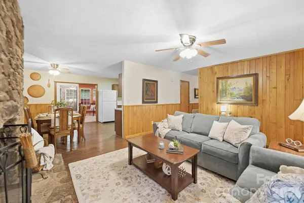 1424 Big Cove RD, Waynesville, NC 28786