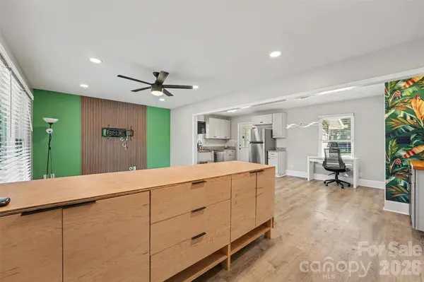 447 E Woodlawn RD, Charlotte, NC 28209