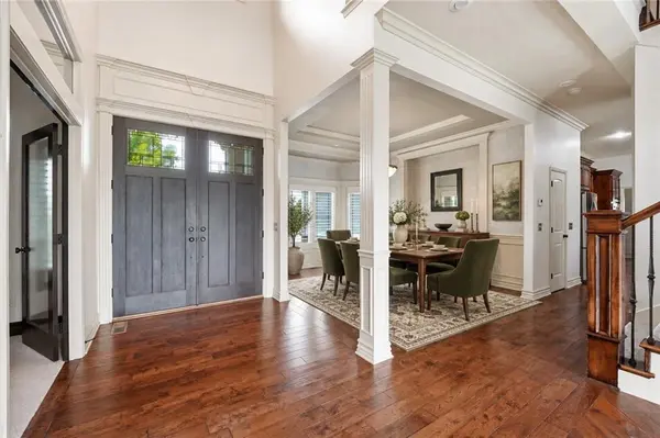 324 NW Thoreau CIR, Lee's Summit, MO 64081