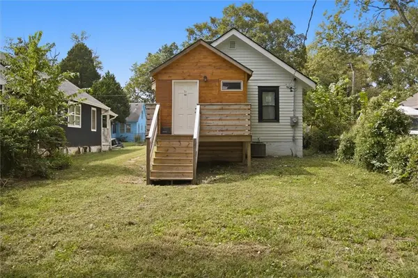 6825 S Benton AVE, Kansas City, MO 64132