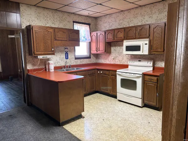 114 N Main ST, Huntingburg, IN 47542