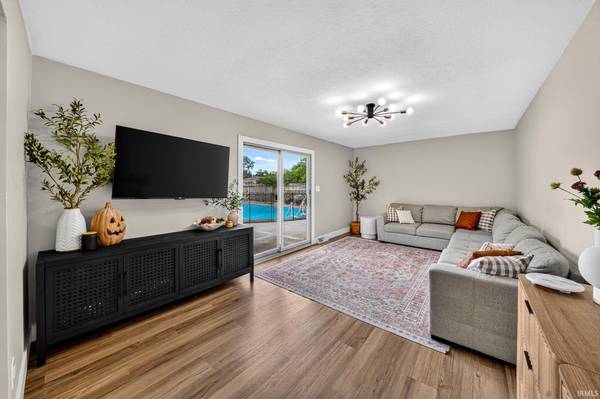 16333 Barna DR, Granger, IN 46530-8510
