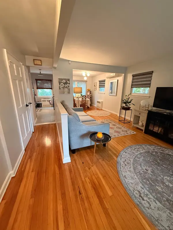 60-35 76th ST, Middle Village, NY 11379