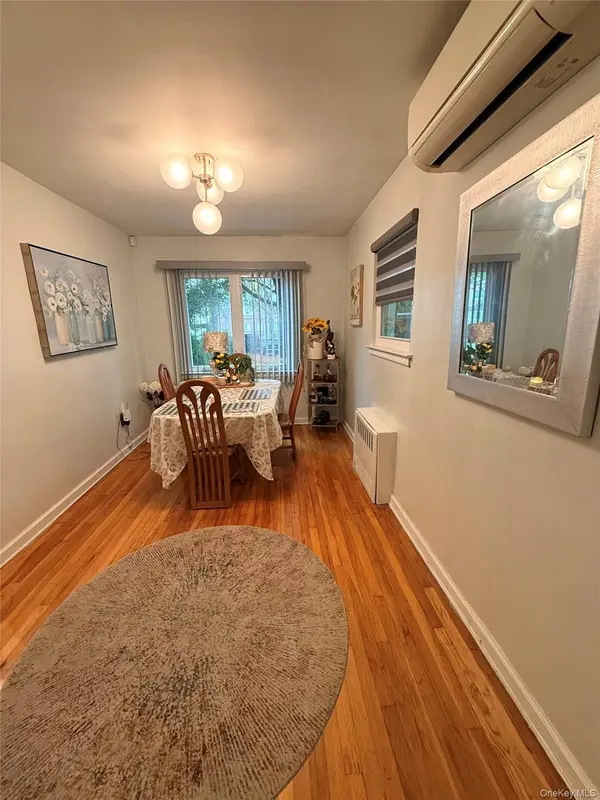 60-35 76th ST, Middle Village, NY 11379