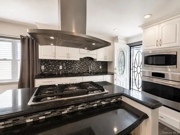 202-13 33rd AVE, Bayside, NY 11361
