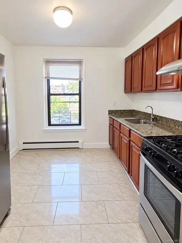 160-06 75th RD #3, Fresh Meadows, NY 11366