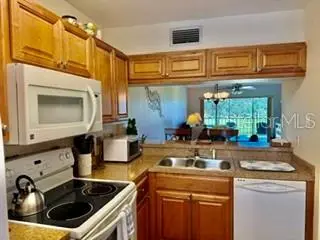 408 CERROMAR CIR S #236, Venice, FL 34293