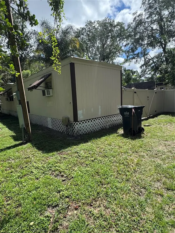 902 MONTANA AVE, Lutz, FL 33548
