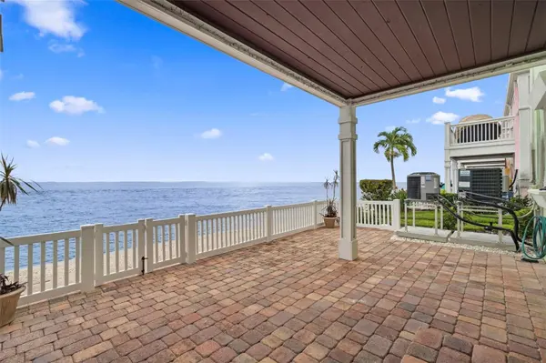 5118 COQUINA KEY DR SE #B, St Petersburg, FL 33705