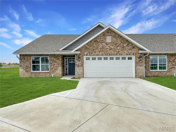 625 Rhapsody LN, Troy, IL 62294