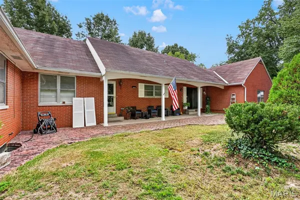 24 Weinel DR, Fairview Heights, IL 62208