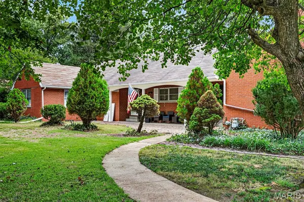 24 Weinel DR, Fairview Heights, IL 62208