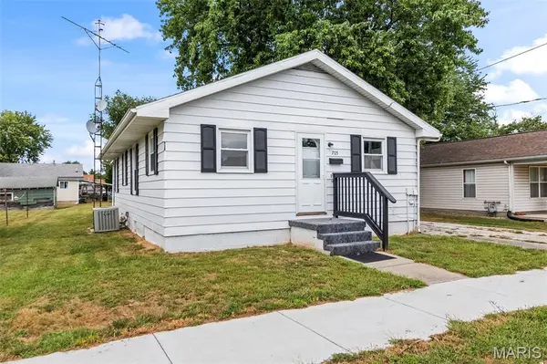 705 E Columbia ST, Litchfield, IL 62056