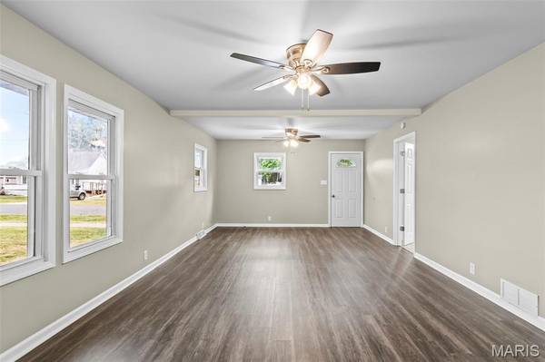 705 E Columbia ST, Litchfield, IL 62056