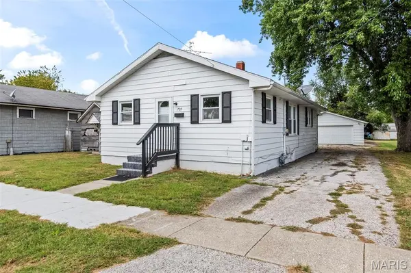 705 E Columbia ST, Litchfield, IL 62056