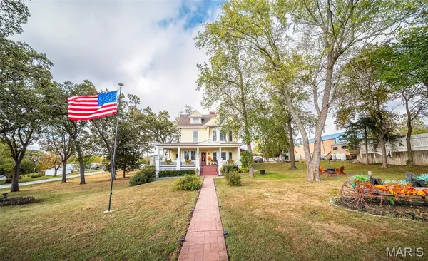 104 W 3rd ST, Dixon, MO 65459