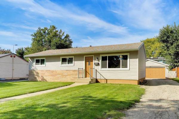 156 Terry CT, Woodstock, IL 60098