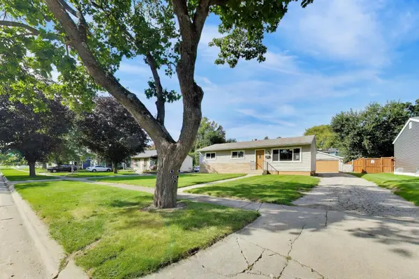 156 Terry CT, Woodstock, IL 60098