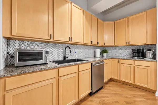 3260 N Clark ST #304, Chicago, IL 60657