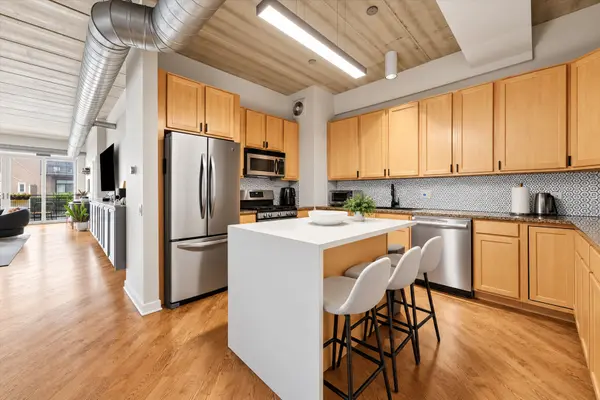 3260 N Clark ST #304, Chicago, IL 60657