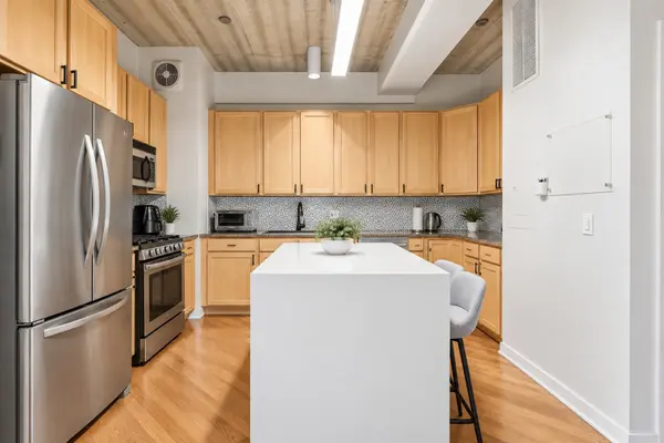 3260 N Clark ST #304, Chicago, IL 60657