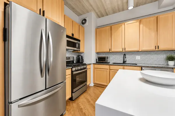3260 N Clark ST #304, Chicago, IL 60657
