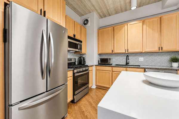 3260 N Clark ST #304, Chicago, IL 60657