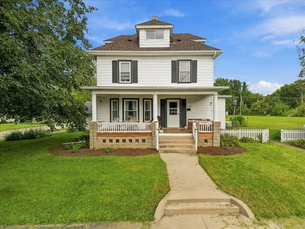 1702 E 5th ST, Sterling, IL 61081