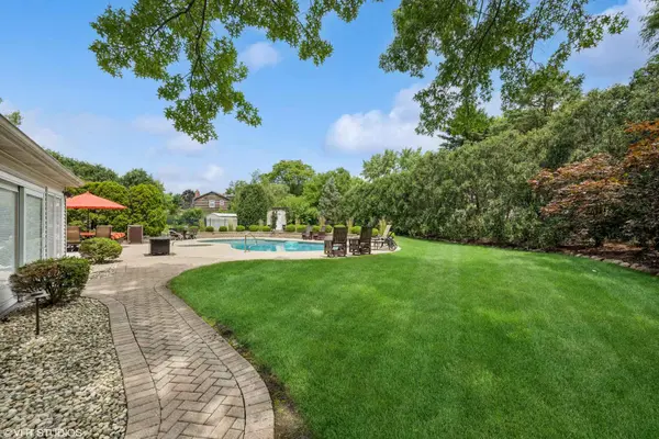 1036 W SKYLARK DR, Palatine, IL 60067